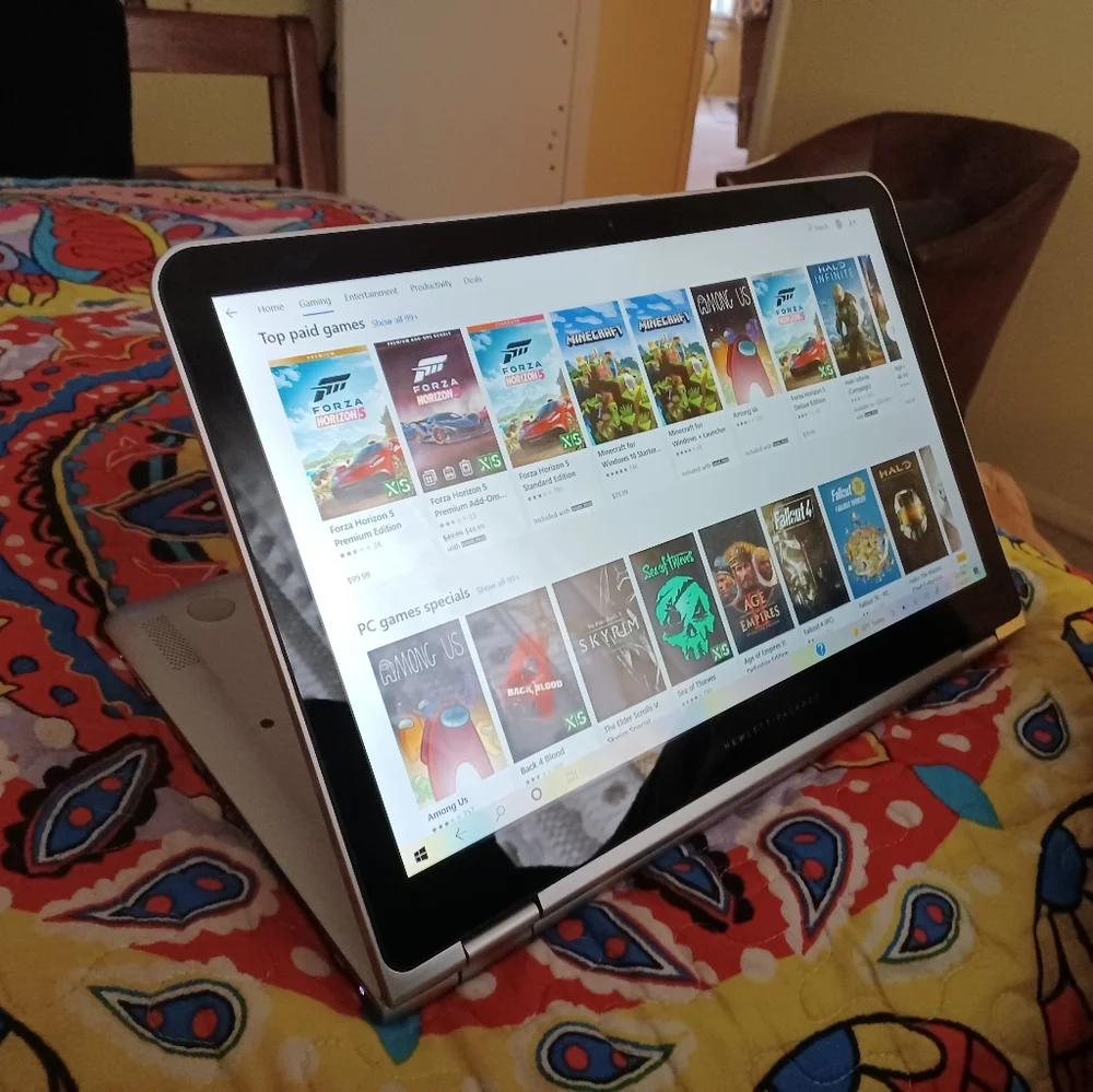 HP reversible laptop/ touch screen